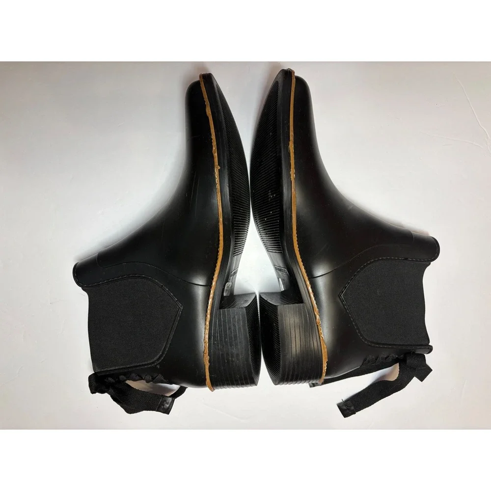 Bernardo black rubber